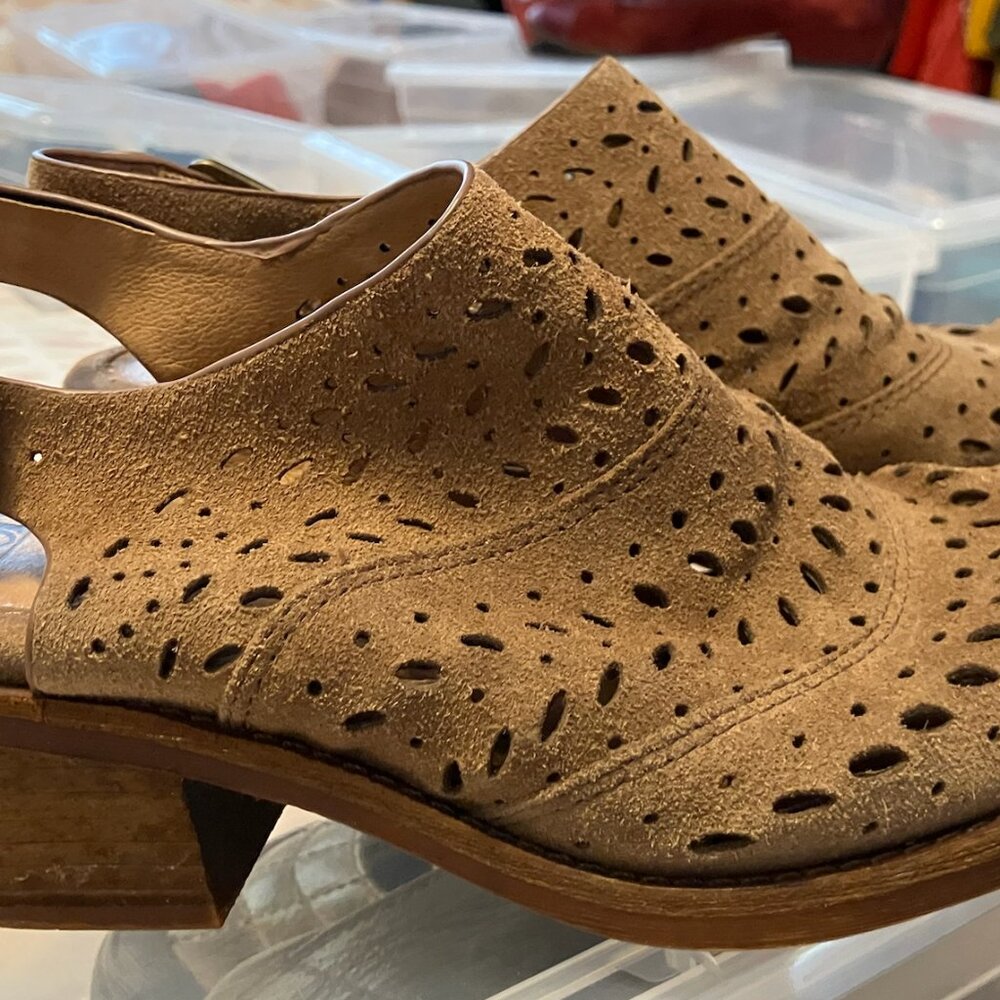 Sofft suede slingbacks with heel 6.5